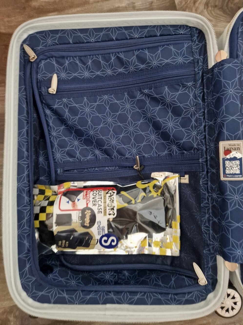 Asia Luggage Carry On Suitcase - Picture 10 of 12